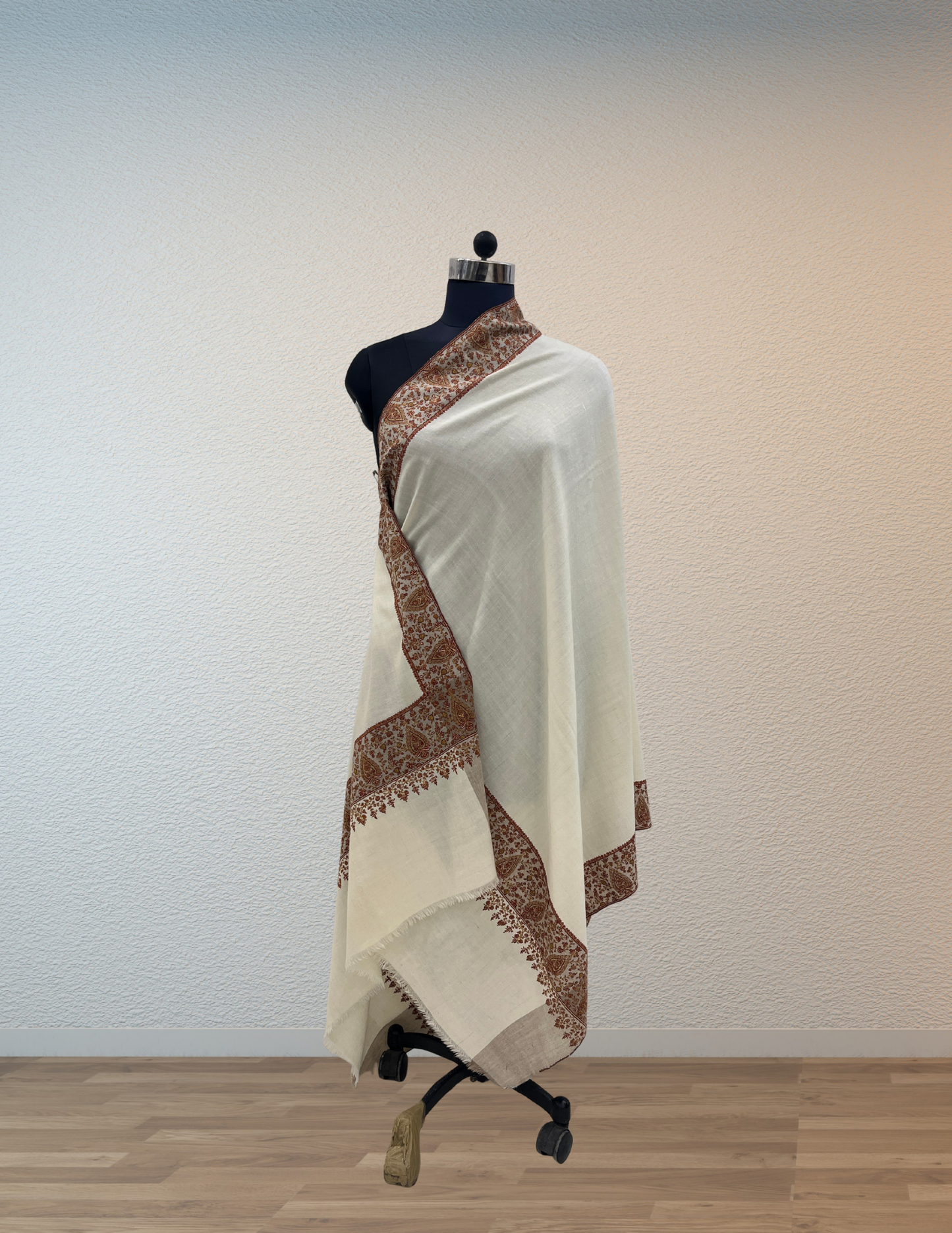 Pashmina Sozni Dourdar Shawl with Tilla Outlining