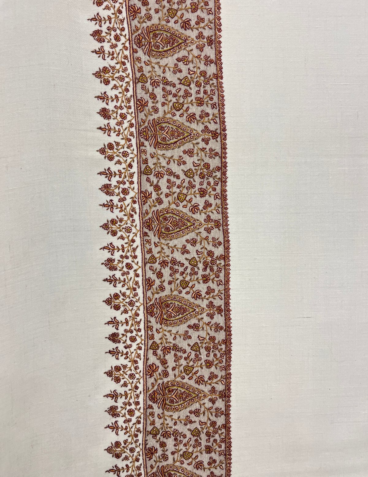 Pashmina Sozni Dourdar Shawl with Tilla Outlining