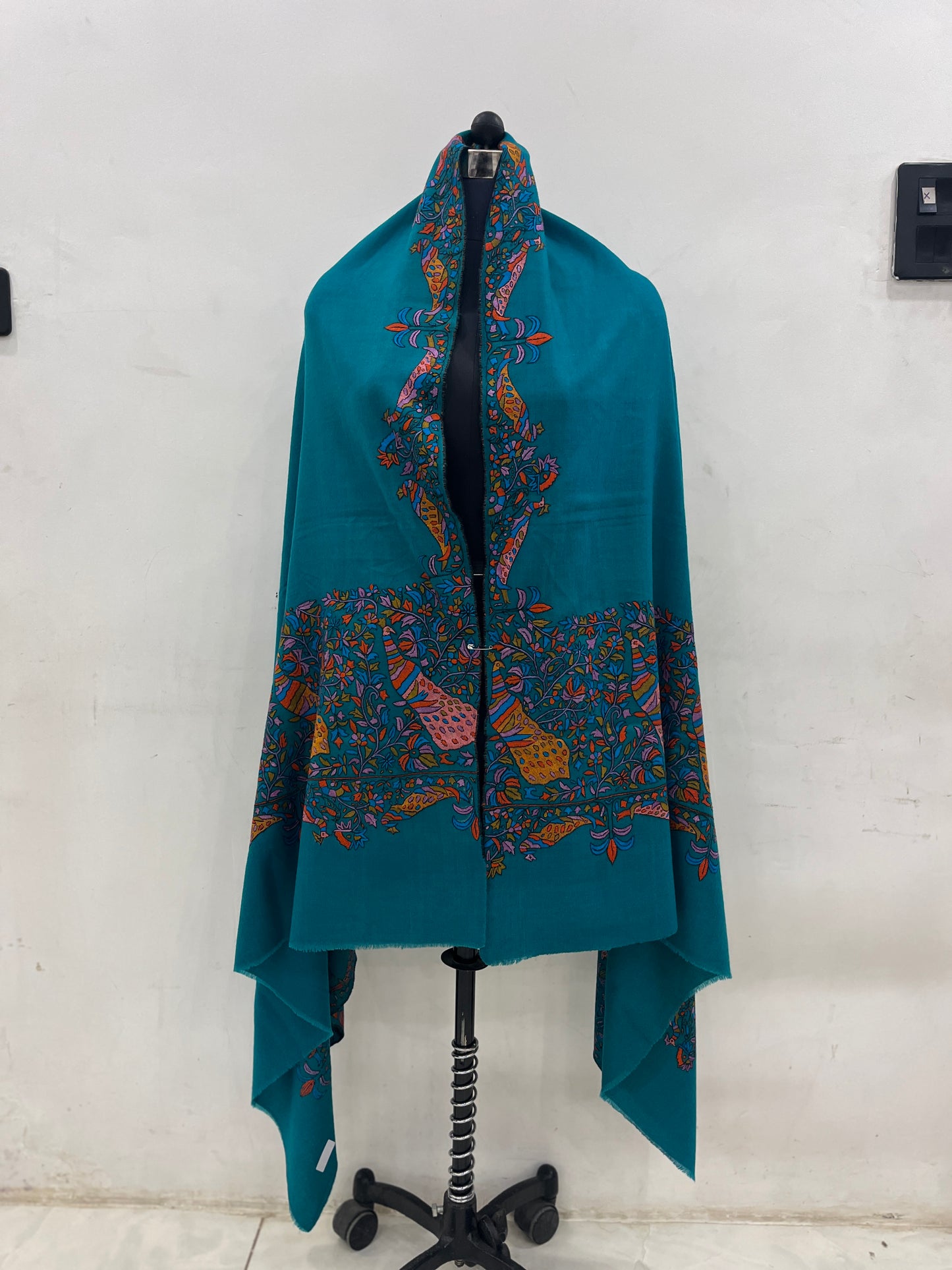 Pashmina Sozni Peacock Papier Mâché Border Shawl