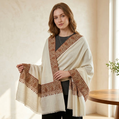 Pashmina Sozni Dourdar Shawl with Tilla Outlining